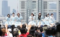 【写真特集】JamsCollection、涼やかなライトブルーのフリル衣装で登場！圧巻のパフォーマンスでTIFを盛り上げる！！＜TOKYO IDOL FESTIVAL 2026＞