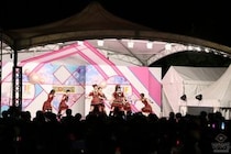 【写真特集】AKB48、赤×黒のチェック柄フリル衣装で登場！圧巻のパフォーマンスでTIFを盛り上げる！！＜TOKYO IDOL FESTIVAL 2026＞