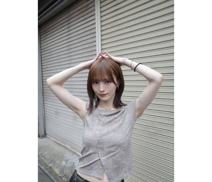 「さや姉可愛すぎ」山本彩、夏らしいファッションで美肌みせ!