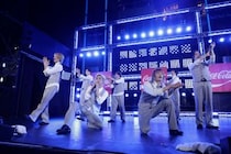 9人組進化系ミクスチャーユニットSUPER★DRAGONが「コカ･コーラ SUMMER FES 音楽LIVE」に約2年ぶりに出演！真夏の野外ライブにふさわしい熱気あふれるステージでファンを魅了！