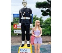 ジェマ・ルイーズ、色白美肌あらわなパステルカラーのキャミソールコーデ大公開！