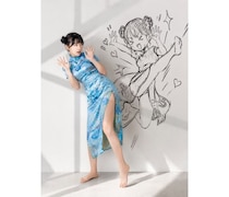堀江聖夏、華やかなチャイナドレス姿からスラリ美脚！