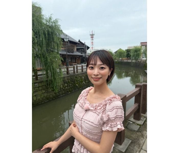 今井春花、やわらかカラーの大人フェミニンコーデ！