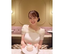 まるでプリンセス！佐々木沙羅、華やかなコーデに釘付け！