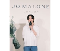 山田涼介、爽やかな白シャツ姿で登場！新作フレグランス「シー ソルト ＆ ベルガモット」を発表