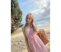 「海で出会ったら、声かけてくれる？」ジェマ・ルイーズ、色白美肌×ビーチワンピでファン魅了