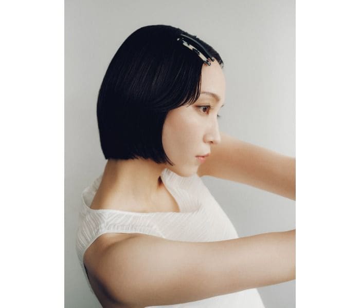 「なんと、凛とした大人の美しさ!」吉岡里帆、キリッと洗練されたモードコーデを披露!