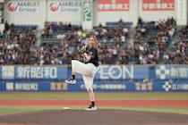 後藤真希、ZOZOマリンでセレモニアルピッチに登場！「自己採点は510点です！」