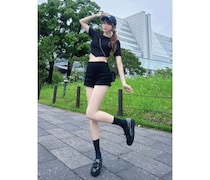 夏目一花、都会的オシャレなブラックコーデを披露！「カッコ可愛い！素敵」