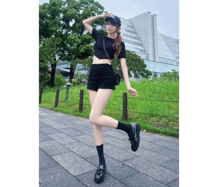 夏目一花、都会的オシャレなブラックコーデを披露!「カッコ可愛い!素敵」