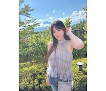 霧島 聖子、華やかな夏コーデと爽やかな笑顔でファン魅了