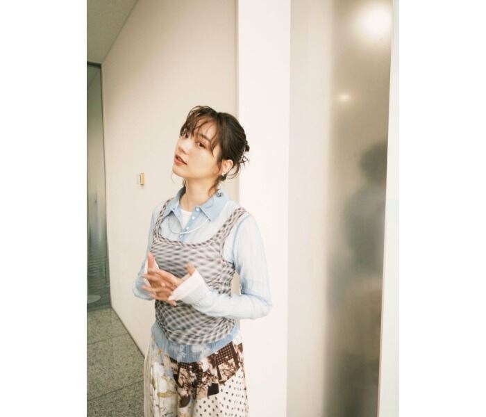 のん、アップヘアで魅せるレイヤードコーデに反響!「最高にステキなオフショットなのん」「のんさんのことが好きです」