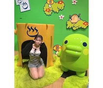 美ふとももあらわ！森香穂、座りポーズのキュートなオフショット公開