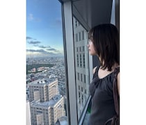 ちばひなの、美しすぎる横顔＆スレンダースタイル映えるシンプルスタイル披露！