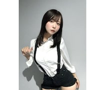 「何度でも一目惚れする」奥ゆい、サスペンダーがおしゃれなモノトーンパンツスタイルが格好良い！