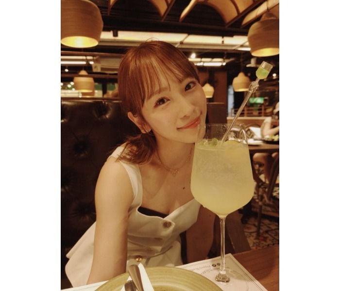 川栄李奈、パンツスタイルでも超キュート！タイを満喫！