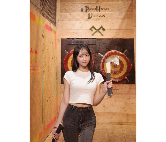 川瀬もえ、デニムスタイルがカッコ可愛い斧ショットを投稿
