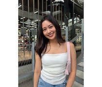 浅野杏奈、超シンプルコーデで美デコルテチラ見せ！ファン「夏らしいコーデいいね！」