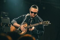 新羅慎二／若旦那名義での6年ぶりのソロライブ。「喜怒哀楽でみんなの心に寄り添う」40代最後のライブ。