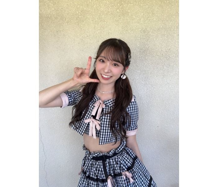 AKB48山内瑞葵、夏フェス彩るギンガムチェック衣装！メンバーとの笑顔ショット公開