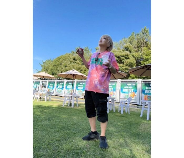 鬼龍院翔、LuckyFesでTUBEと共演！前田亘輝が歌う『女々しくて』に「ヤバかった...」