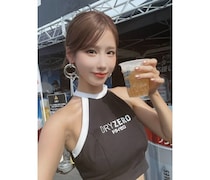 益田アンナ、スポーティなブラックコスチュームで大人の色気バツグン！！
