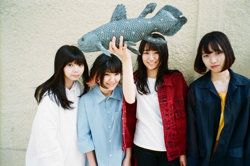 4人組ガールズバンドsympathy、新曲「メロマジ珍道中」MV公開!