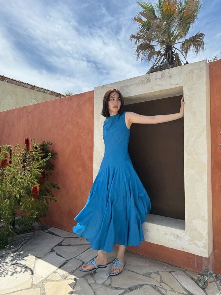 のん、夏らしさ全開の爽やかブルーワンピ姿公開