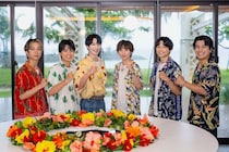 『６SixTONES』第4弾は沖縄ロケ　”芸能界No.1幹事”の人気俳優がサプライズ登場