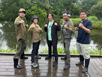 入江聖奈＆登坂絵莉が『鉄腕DASH』初参戦　“生態系の破壊王”ウシガエル捕獲に挑む