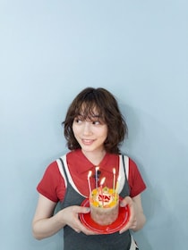 のん、33歳の誕生日を報告　バースデーケーキと笑顔の写真公開「めいっぱい楽しむ為に、進み続ける」