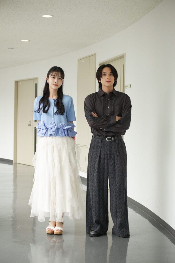 【土曜ドラマ『告白－25年目の秘密－』久保史緒里＆山下幸輝インタビュー後編】松村北斗のミステリアスな目に惹かれる？撮影現場で感じる先輩たちのありがたさ