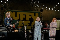 PUFFY、初主催フェスで30周年祝福　ウルフルズ、UNICORN、GLAYら豪華10組集結