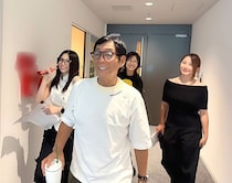 「自費出版やからね」さんまも驚嘆！“家族総出”で写真集ビジネス成功させた女性タレントとは