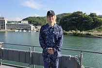 カズレーザー、『沸騰ワード10』で海自最新鋭「掃海艇はつしま」にテレビ初潜入　機雷処理部隊EODの命懸け訓練に密着