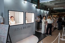 人気コスメブランド“ＫｉＳＳ”リニューアル記念イベントが原宿で開催！双子モデルによる比較コンテンツも「私だけキラキラになっちゃいました（笑）」