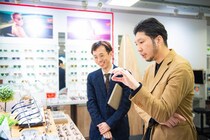 【似合うメガネ見つけます】オシャレなメガネ選びに密着！〜30代男性・面長編〜