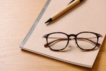 ウェリントンメガネとは？顔型別の選び方、おすすめメガネ