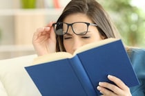 【医師監修】老眼は改善できる？効果的なマッサージやトレーニング方法を解説