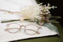 【年代別】人気のメガネ＆選び方！トレンドのフレームの形・色も紹介