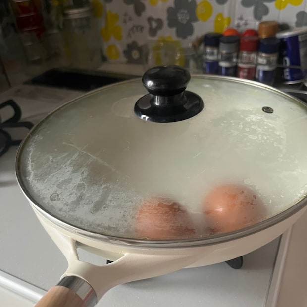 フライパン蒸しでベーグルと蒸し卵