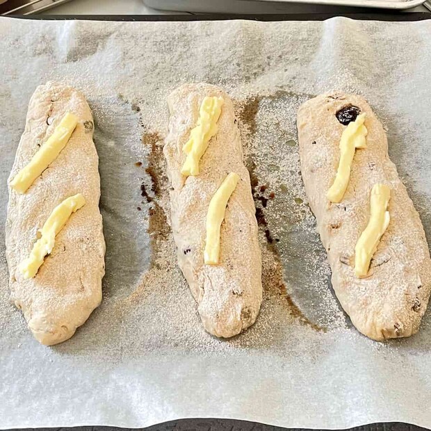 「全粒粉のナッツバゲット」レシピ