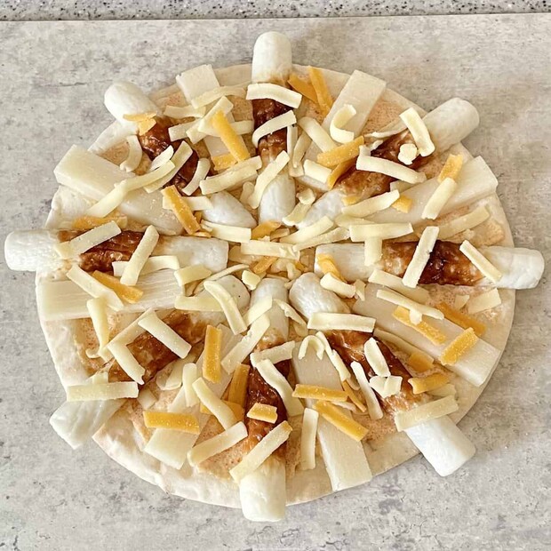 「ちくわとお餅の明太マヨピザ」レシピ