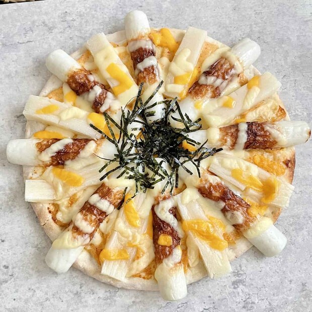 「ちくわとお餅の明太マヨピザ」レシピ