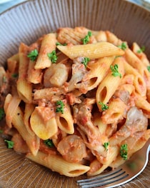 ソースがとろっとよくからむ♪もちもち食感がクセになる「ペンネ」