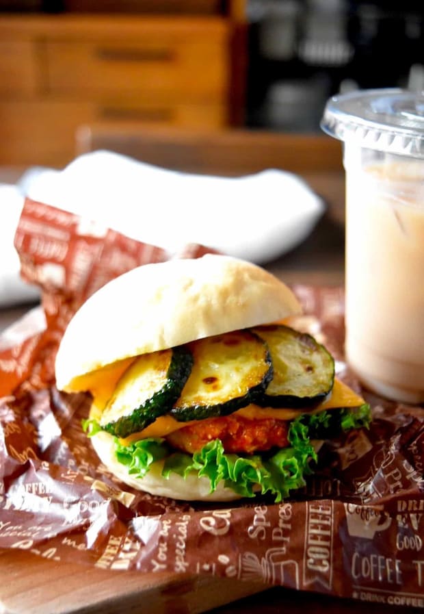 松本ゆうみ（ゆーママ）さん「チキンバーグのチーズチャップソース」完成写真