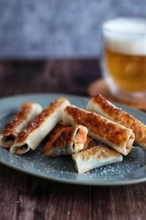 餃子の皮をくるくる巻くだけ！「明太しそチーズ巻き」が止まらないおいしさ！