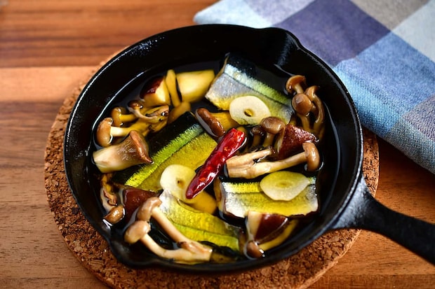 さんまのオイル煮を使ったアヒージョ