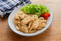 香ばしさにやみつき！ごま油が香る「鶏むね肉」おかず