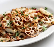 シャキシャキ止まらない♪食材1つで簡単「無限れんこん」レシピ